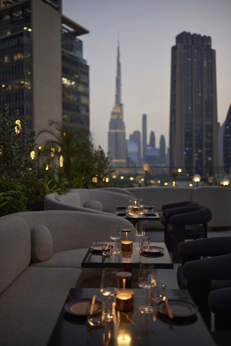 Luxury Outdoor Restaurant, Four Seasons Dubai, Sky Lounge Design Rooftop Bar, Rooftop Bar Design Lounges, Rooftop Bar Aesthetic, Dubai Rooftop, Bar Lighting Design, Rooftop Bar Design, 19 Aesthetic