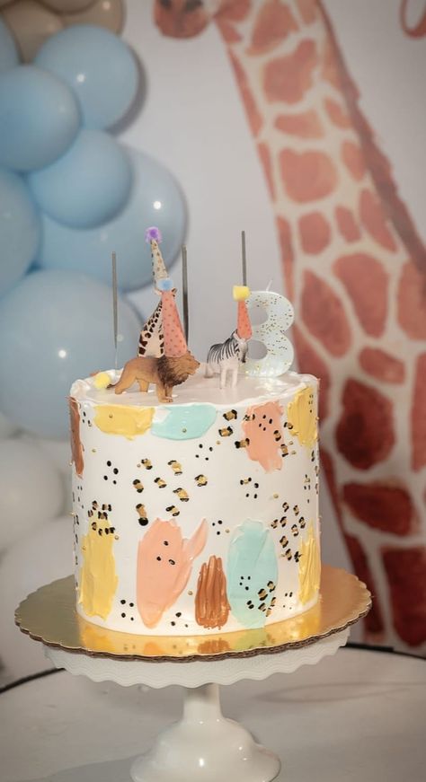 Boho Safari Cake, Wild One Birthday Cake For Girl, Simple Safari Cake, Party Animal Cake, 4de Verjaardag, Safari Cake, Wild Birthday Party, Birthday Party Snacks, Safari Cakes