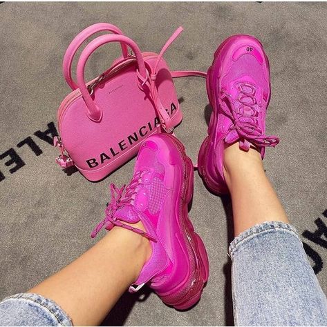 Balenciaga Triple S Pink, Shoes Balenciaga, Sneakers Pink, People Clothes, Shoe Inspo, Pink Sneakers, Balenciaga Triple S, Bvlgari Bags, Celine Bag