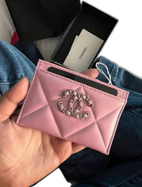 Pink Chanel Card Holder, Chanel Card Holder Aesthetic, Channel Wallets, Women Wallet Aesthetic, Pink Shopping Aesthetic, Expensive Wallet, Pink Chanel Wallet, Card Holder Aesthetic, Austrian House