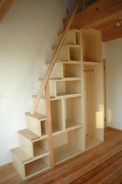 Tiny Loft House, Scale Loft, Design Casa Piccola, Tiny Loft, Tiny House Stairs, Attic Closet, Attic Loft, Loft Stairs, Loft Ladder