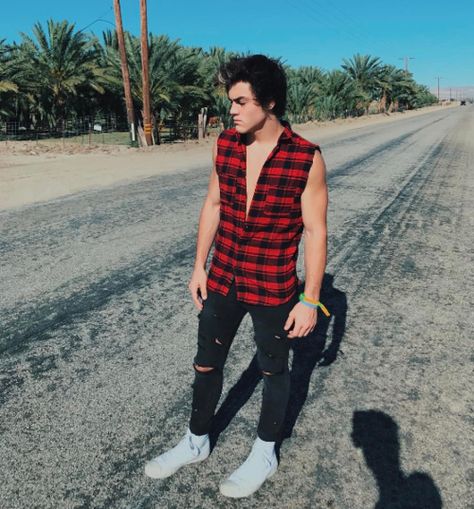 ethan dolan, coachella, and dolan twins image Ethan Dolan Coachella, Ethan Dolan 2017, Dolan Twins Coachella, Coachella 2017, Ethan And Grayson Dolan, Ethan Dolan, Dolan Twins, Double Trouble, Aza Fashion