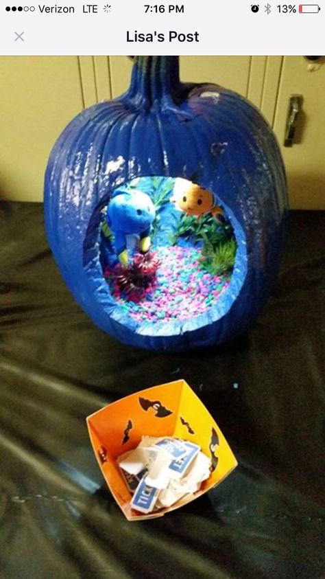 Pumpkin fish bowl Pumpkin Fish Bowl, Fish Bowl Pumpkin Decorating, Fish Bowl Pumpkin, Aquarium Pumpkin, Pumpkin Fish, Pumpkin Competition, Trunker Treat Ideas, Pumpkin Decorating Diy, Pumpkin Cravings