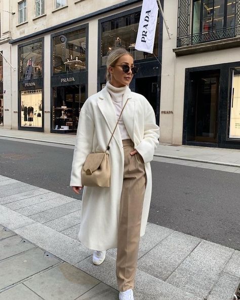 Monochromatic Outfit Winter, Monochromatic Outfit Fall, Neutral Aesthetic Outfits, Neutral Monochromatic Outfit, Rome Outfits, Outfits Nyc, Chloe Rose, Trench Coat Outfit, Fall Trends Outfits