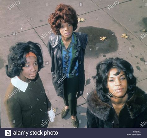 Martha Reeves and The Vandellas  L-R  Betty Kelly, Martha Reeves and Rosalind Ashford in Trafalgar Square in London, England in late March- early April 1965 Paris 1960s, Martha Reeves, Trafalgar Square, Soul Music, London England, In London, Girl Group, 1960s, Stock Images