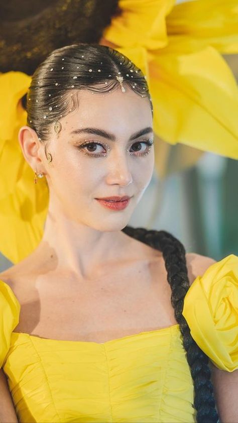 Filipiniana Hair And Make Up, Bride Makeup Asian, Thai Dance, Sleek Braided Ponytail, Davika Hoorne, Pageant Hair, Dance Makeup, Wedding Makeup Looks, Slick Hairstyles