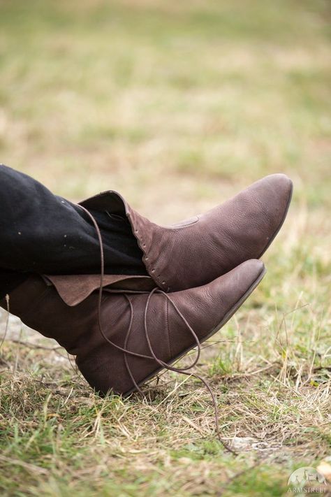 Men High Shoes Paladin Medieval Fantasy Boots Goth Boots | Etsy Knight Tournament, Medieval Mens Clothing, Fantasy Boots, Medieval Boots, Medieval Shoes, Costume Viking, Fantasy High, Goth Boots, Armadura Medieval