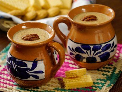 Pinole Recipe, Vegan Mexican Hot Chocolate, Abuelita Hot Chocolate, Atole Recipe, Mexican Drink Recipes, Kahlua Drinks, Mexican Coffee, Sweet Cups, Mexican Hot Chocolate