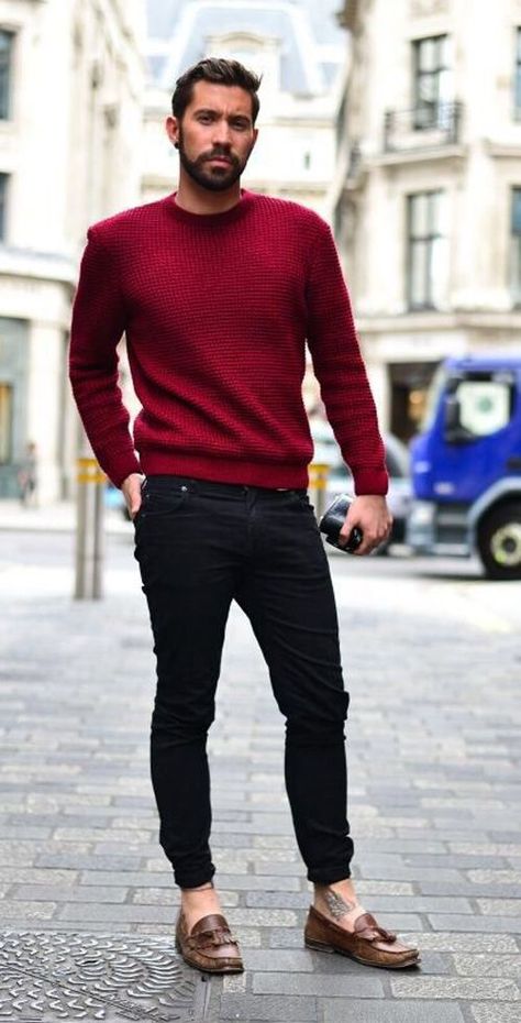 Cool Sweater And Jeans Combinations For Winters Loafers Men Casual, Red Crew Neck Sweater, How To Wear Loafers, Mens Fashion Blog, Hipster Mens Fashion, Outfit Jeans, Street Fashion Photography, Men Street, Outfit Combinations