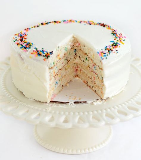 Birthday Cake #Recipe: Funfetti Cake From Scratch Mm Cupcakes, Wedding Cake Frosting, Mousse Au Chocolat Torte, Funfetti Cake Mix, Cake Recipes From Scratch, Gateaux Cake, Funfetti Cake, Sprinkle Cake, Dessert Cake Recipes