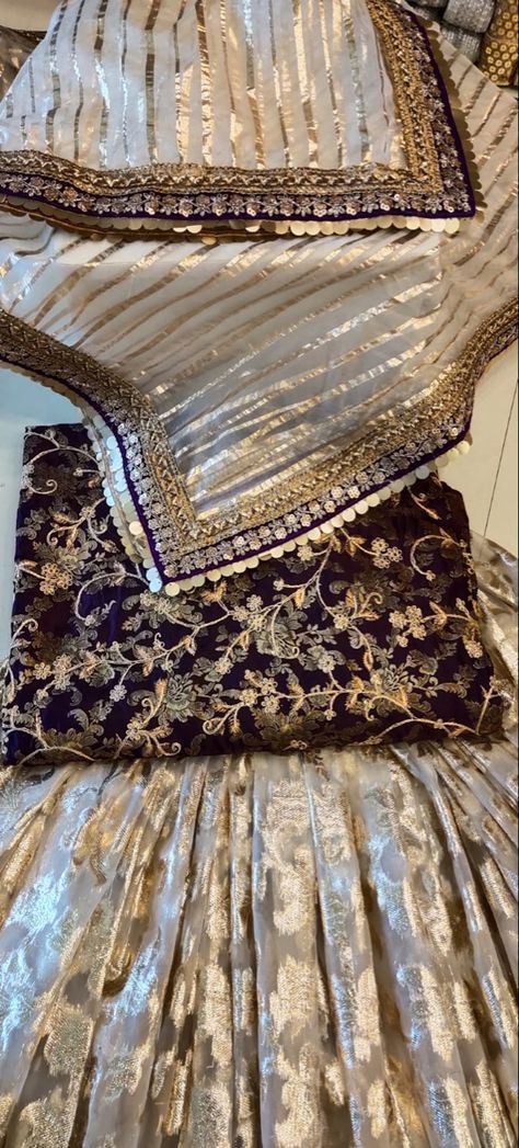 Dulhan Suit, Duppata Designer Lace, Duppattas Designs Ideas With Lace, Duppata Designer, Duppattas Designs Ideas, Outfit Indian, Desi Fits, Agha Noor, Alhumdulillah Quotes