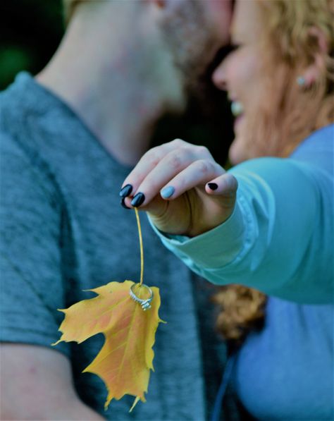 Good pose/edit for fall engagement photos (plus size ladies) #couplephotography #couple #photography #plus #size Engagement Photos Plus Size, Fall Engagement Outfits, Engagement Photos Ideas, Engagement Picture Outfits, Fall Engagement Pictures, Fall Engagement Photos, Engagement Photography Poses, Cute Engagement Photos, Couple Engagement Pictures