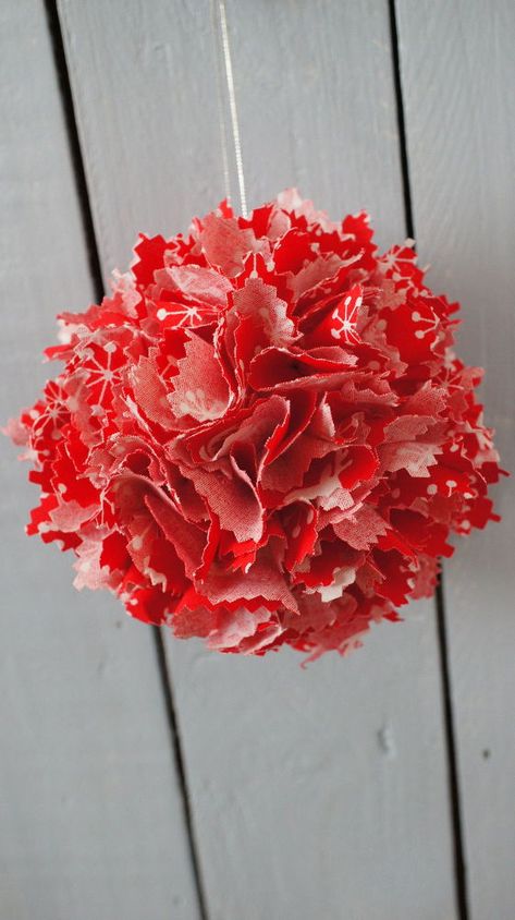 Fabric Polystyrene Baubles, Material Covered Christmas Baubles, Styrofoam Ball Crafts Christmas, Styrofoam Ball Crafts, Fall Candles Diy, Sewn Christmas Ornaments, Diy Christmas Ball, Styrofoam Crafts, Fancy Christmas Ornaments