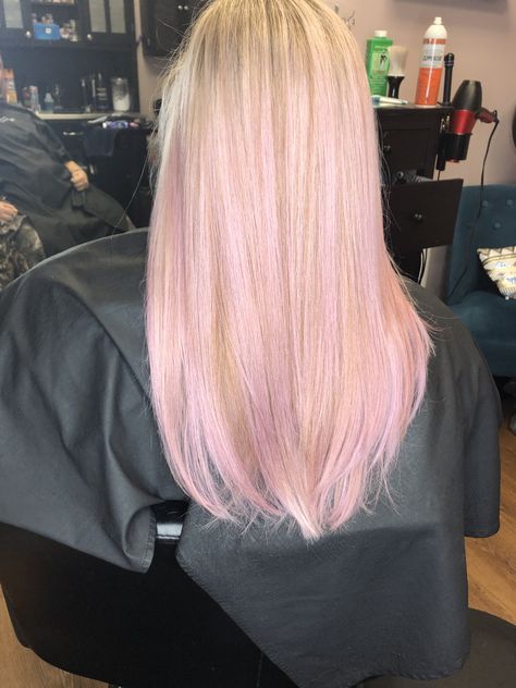 Platinum Blonde With Pink Tips, Baby Pink Highlights In Blonde Hair, Platinum Blonde And Pink Hair, Pink Platinum Hair, Pink Hair With Blonde Highlights, Light Pink Hair Highlights, Light Pink Highlights In Blonde Hair, Pink Toned Blonde Hair, Platinum Pink Hair