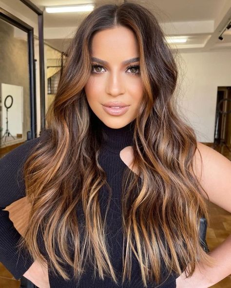 Brunette Hair with Bronze Balayage Brunette Haircuts, Minimal Hair, Highlight Hair, Beige Hair, Bronze Hair, Icy Blonde Hair, Bronde Hair, Hair Color Caramel, Hair 2024