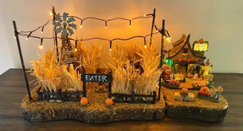 Spooky Town Village, Lemax Halloween, Halloween Fairy Garden, Halloween Diorama, Halloween Village Display, Haunted House Diy, Lemax Spooky Town, Halloween Fairy, Spooky Town