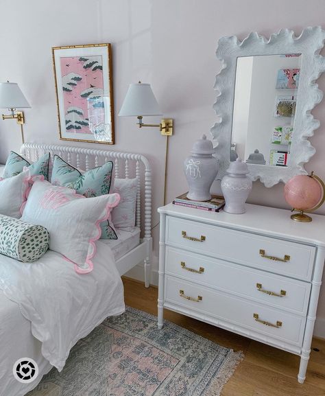 A classic grandmillennial room styling perfect for any little girls with touches of traditional monogram ginger jars, bows and ribbons, and plenty of pastel purple and pink. Pastel Girls Room, Mint Green And Pink, Grand Millennial Decor, Boys Shared Bedroom, Grand Millennial Style, Shared Girls Bedroom, Lamp Ideas, Kids Room Inspiration, Girl’s Room