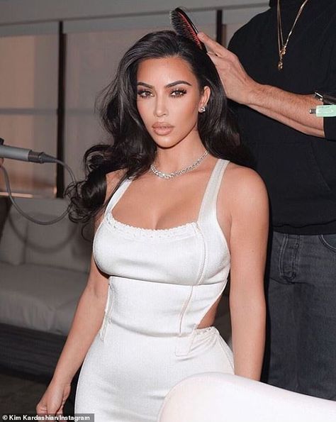 Gorgeous: On Saturday, Kim Kardashian, 39, looked like a vintage vixen as she headed for a night out on the town Kimberly Kardashian, Sumer Style, Estilo Kim Kardashian, Kim Kadarshian, Kardashian Makeup, Kim Kardashian Makeup, Estilo Kardashian, Kim Kardashian Hair, Looks Kylie Jenner