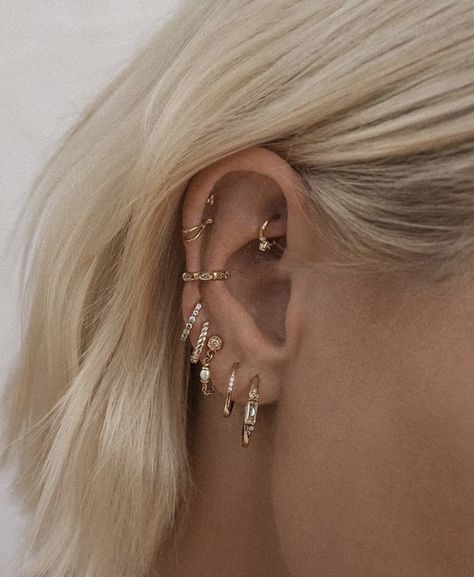 Pretty Ear Piercings, Cute Ear Piercings, Luxe Jewelry, Jewelry Accessories Ideas, Jewelry Lookbook, Stacked Jewelry, Demi Fine Jewelry, Zirconia Earrings, Emerald Earrings