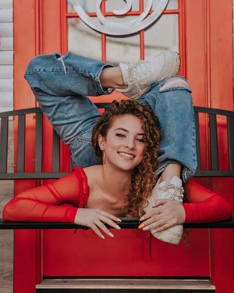 Americans Got Talent, Anna Mcnulty, Sofie Dossi, Gymnastics Tricks, Dance Picture Poses, Flexibility Dance, Gymnastics Skills, Gymnastics Poses, Dance Photography Poses