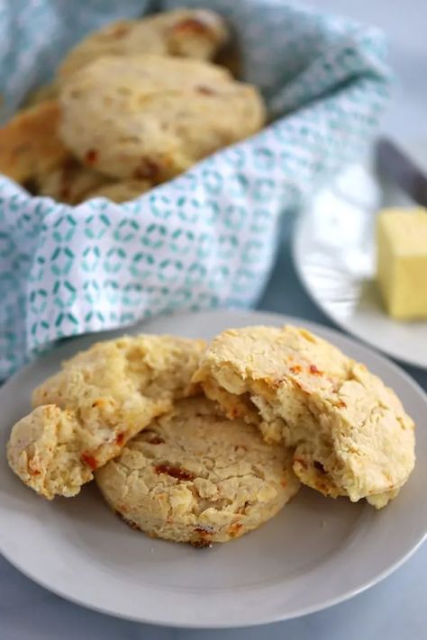 Sun-dried Tomato Biscuits - The Carefree Kitchen Tomato Cookies, Tomato Biscuits, Parmesan Biscuits, Cheese Scalloped Potatoes, Tomato Parmesan, Rice Crispy Treats Recipe, Baked Potato Skins, French Toast Bake Recipe, Yummy Biscuits