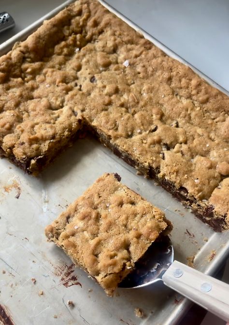 Oatmeal Chocolate Chip Cookie Bars Oatmeal Chocolate Chip Cookie Bars, Oatmeal Chocolate Chip Cookie, Oatmeal Chocolate Chip Bars, Oatmeal Cookie Bars, Chocolate Chip Bars, Chocolate Chip Cookie Cake, Oatmeal Chocolate Chip, Chocolate Chip Cookie Bars, Oatmeal Chocolate