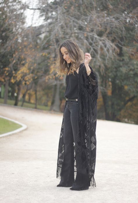 Kimono Over Dress, Black Lace Kimono Outfit, Black Kimono Outfit, Lace Kimono Outfit, Black Flare Jeans Outfit, Long Kimono Outfit, Black Kimono Dress, Dress Up Wardrobe, Black Lace Kimono