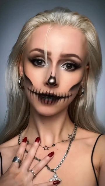 High Fashion MakeUp on Instagram: "Easy halloween makeup 💋🔪🩸 Rate this from 1-10💗✨
-
Follow @makeup.coyote 💕 
Follow @makeup.hum 💕 
Follow @highfashionmakeup 💕 
- 
Cr : @forsurprise 👏 
- 
🏷️ Tag your friends 👫 
-
[makeup, makeup inspo, awesome makeup, breathtaking makeup makeup tutorial, easy halloween makeup]
-
-
-
-
##halloweenideas #makeupinspo #makeupideas
#festivalready #portolafestival#makeup  #beauty #makeuplook #highfashionmakeup #makeupcoyote #makeuphum#makeupoftheday#makeupinspo" Ghoul Makeup, Makeup Tutorial Easy, Friends Makeup, Easy Halloween Makeup, Awesome Makeup, Halloween Idea, High Fashion Makeup, Halloween Makeup Easy, Tag Your Friends