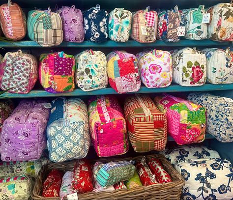 CB Positano in Positano, Italy! Handmade quilted blankets, bags, aprons, pouches, dresses, and more! Cb Positano Dresses, Cb Positano, Quilted Blankets, Materialistic Things, Diy Makeup Bag, Cute Store, Craft Fairs Booth, African Prom Dresses, Sewing Machine Projects