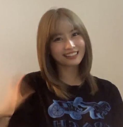 #momo #hiraimomo #twice #kpop Momo No Bangs, Momo Twice Haircut, Momo Twice Hair, Momo Hairstyle, Haircut Options, Momo Hirai, Haircuts For Medium Hair, Twice Kpop, Hirai Momo