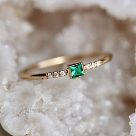 Emerald Ring Design, Baguette Wedding Band, Inexpensive Jewelry, Local Eclectic, Diy Jewelry Inspiration, Gold Rings Fashion, Best Engagement Rings, Gold Ring Designs, Bangles Jewelry Designs