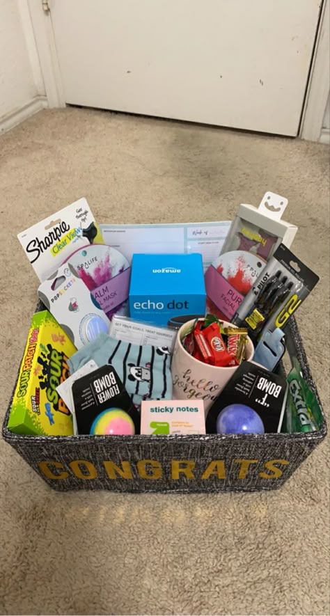 Grad Gift Basket Ideas For Guys, Graduation Basket Ideas For Boyfriend, Graduation Gift Baskets For Her, Graduation Gift Basket Ideas For Boys, Graduation Basket For Boyfriend, High School Graduation Basket Ideas, Graduation Gift Baskets For Guys, Grad Gift Basket Ideas, Grad Gift For Boyfriend