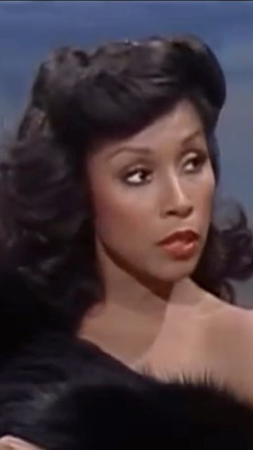 Old Hollywood Black Women, Dianne Carroll, Black Hollywood Glamour, Happy Photoshoot, Feminine Black Women, Hollywood Aesthetic, Diahann Carroll, Woman Artist, Black Instagram