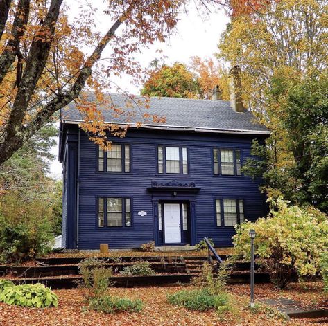 Saltbox Houses Exterior, Colonial House Exterior, Colonial House Exteriors, Saltbox Houses, Dark House, New England Homes, Street House, Casa Exterior, House Paint Exterior