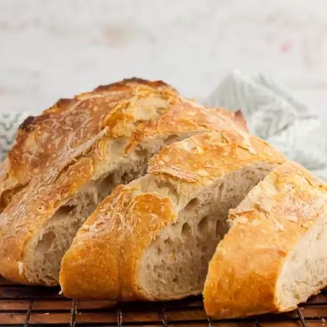 Crusty Artisan Bread - Eating on a Dime Easy Artisan Bread, Artisan Bread Recipe, Artisan Sourdough Bread Recipe, Easy Thanksgiving Dinner, Artisan Sourdough, Bread Recipe Video, Crispy Bread, Eating On A Dime, Banana Bread Recipe Moist