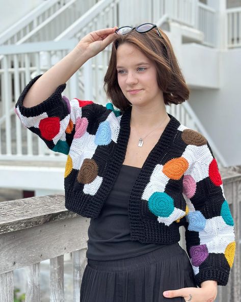 Black And White Backdrop, Ponytail Hat Pattern, Granny Square Cardigan, Square Cardigan, Unique Jackets, Rose Bleu, Teal Yellow, Elegant Themes, Modern Crochet