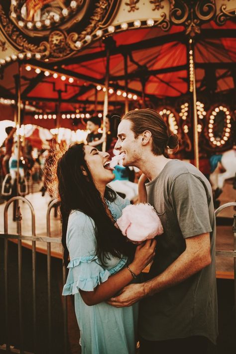 Carnival Photo Shoots, Fair Pictures, Carnival Photography, Shooting Couple, Summer Engagement Session, Valentines Day Couple, Merry Go Round, Shooting Photo, Photo Couple