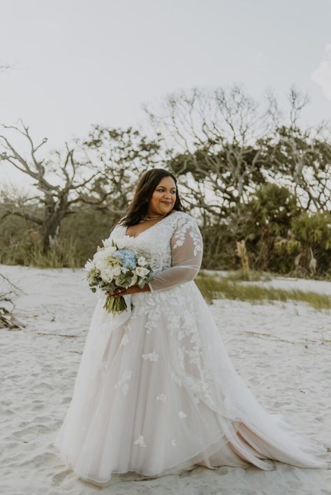 Wedding Dresses Mehndi, Wedding Party Poses, Island Elopement, Plus Size Bridal, Wedding Portrait Poses, Plus Size Brides, Plus Size Bride, Jekyll Island, Wedding Picture Poses