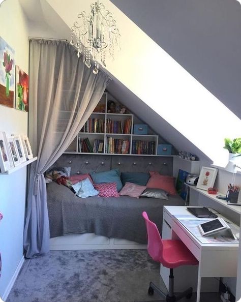 Room Under The Stairs, Attic Bedroom Designs, Slanted Ceiling, Under The Stairs, Kids Bedroom Inspiration, Attic Bedrooms, Dekorasi Kamar Tidur, Loft Room, Attic Bedroom