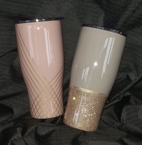 Boujee Tumbler Cups, Name Tumbler Ideas, Pretty Tumbler Cups, Glitter Epoxy Tumbler Ideas, 30 Oz Tumbler Ideas, Custom Tumbler Ideas, Popular Tumbler Designs, Cute Tumbler Cups, Vaso Yeti