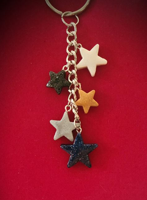 Dangling star keychains. Handmade with polymer clay and glazed for a shiny finish. Perfect addition to your keys, bag, and more! They are also great gifts to a loved one. Each keychain includes 5 stars and a 1 inch split keyring. Due to creations' handmade nature there may be slight differences or imperfections. If you have any questions, please do not hesitate to contact me via Etsy's messaging system or by email. My items are NOT toys or intended for small children. Polymer clay while durable, Air Dry Clay Key Chains, Clay Keyring Ideas, Keychain Clay Ideas, Clay Key Chains, Clay Keychain Ideas, Clay Key Ring, Air Dry Clay Keychain, Clay Keyring, Keychain Clay