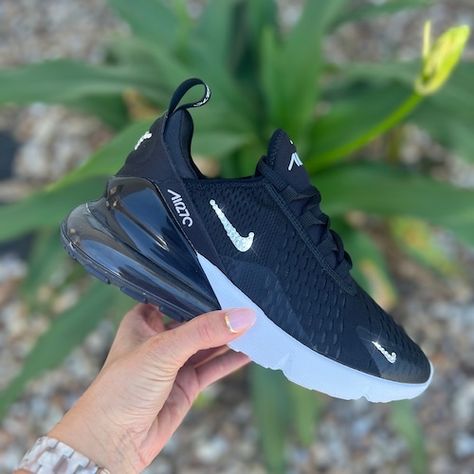 Nike Shoes Women Fashion, Black Nike Air Max, Cute Nike Shoes, Sport Shoes Women, Cute Nikes, Swag Shoes, Nike Air Max 270, Air Max 270, Gym Shoes