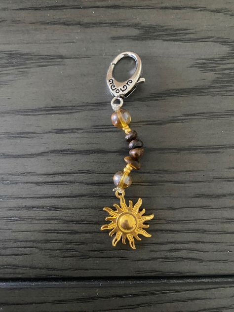 Handmade sun keychain Sun Keychain, Diy Party Favors, Activity Days, Diy Party, Senior Year, Percy Jackson, Handcrafted Jewelry, Diy Gifts, Etsy App