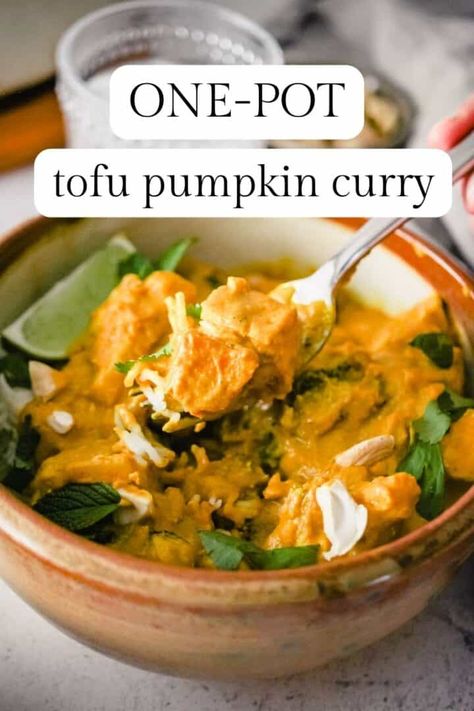 One-Pot Tofu Pumpkin Curry with Coconut Milk Pumpkin Curry Soup, Curry With Tofu, One Pot Vegetarian Recipes, Curry With Coconut Milk, Potato Broccoli, Sweet Savory Recipes, Tofu Curry, One Pot Vegetarian, Broccoli And Cauliflower