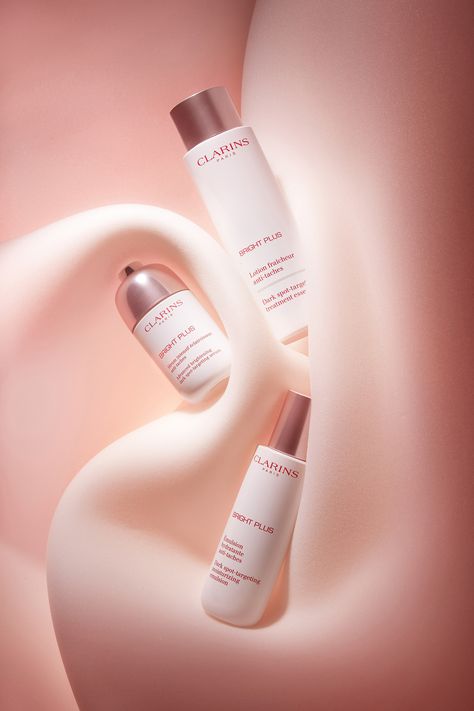 Behance 上的 The friction between sponge and light and shadow Skincare Products Photography Aesthetic, Skincare Product Design, Product Render, Speculative Design, Digital Advertising Design, Cosmetics Design, Skincare Products Photography, Pink Photography, Color Palette Challenge