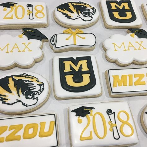 Naoyo Kimble on Instagram: “MIZZOU! Congratulations 🎉 #mizzoucookies #sweetdreamscustomcookies #dallascookies #allentxcookies #dfwcookies” Mizzou Cookies Decorated, Mizzou Cookies, Cookie Pictures, Graduation Cookies, Man Party, Grad Party, Custom Cookies, Grad Parties, Cookie Decorating