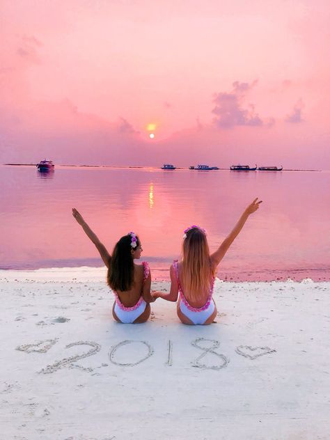 2018 Instagram, Cute Beach Pictures, Photos Bff, Beach Instagram Pictures, Summer Picture Poses, Beach Pictures Friends, Best Friend Photography, Shotting Photo, Beach Pictures Poses