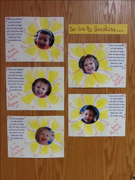 You are my sunshine footprint/picture craft!  Infant/toddler room! Crafts For Infants, Infant Room Ideas, Infant Toddler Classroom, Infant Curriculum, Papa Tag, Infant Daycare, Infant Classroom, Baby Art Projects, Toddler Classroom