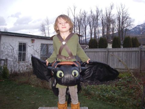 Toothless Plush - Costume by ~baddogdaisy on deviantART Brother Halloween Costumes, Hiccup Cosplay, Hiccup Costume, Toothless And Hiccup, Toothless Plush, Toothless Costume, Duo Costumes, Hiccup And Toothless, Viking Costume