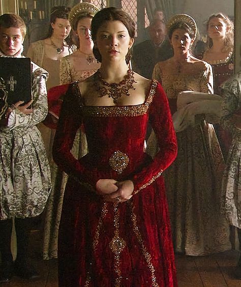 Natalie Dormer Anne Boleyn, The Tudors Costumes, Tudor Gown, Coronation Gown, Tudor Dress, Tudor Fashion, Tudor Costumes, Royal History, Tudor Dynasty